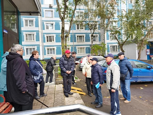 10 октября глава управы района Братеево Александр Воробьев провёл еженедельный обход территории
